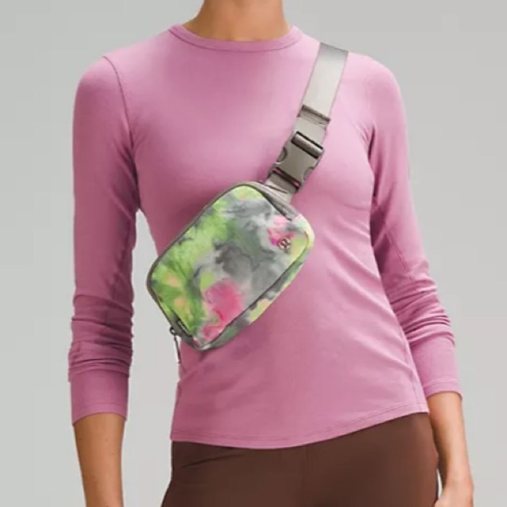Lululemon Everywhere 1 Liter Belt Bag Hyper Dye Multi/Rover NWT